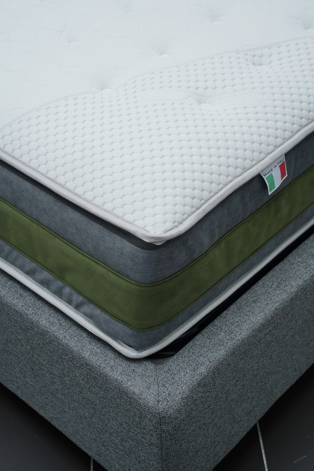 Materasso "Comfort" a Doppia Struttura con Fodera Stagionale Reversibile