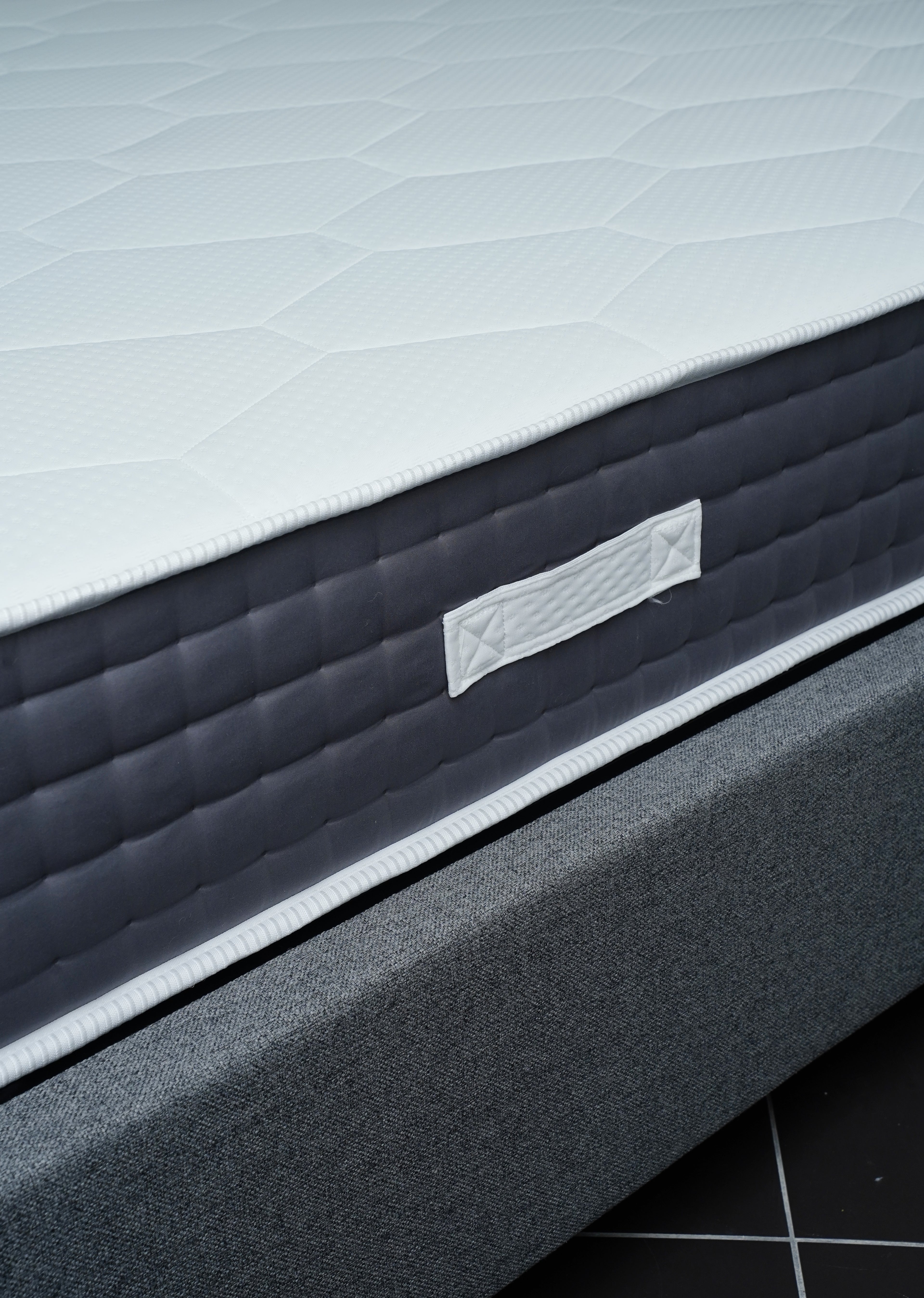 Materasso "Strong" Rigido ad Alte Prestazioni per un Sostegno Ergonomico