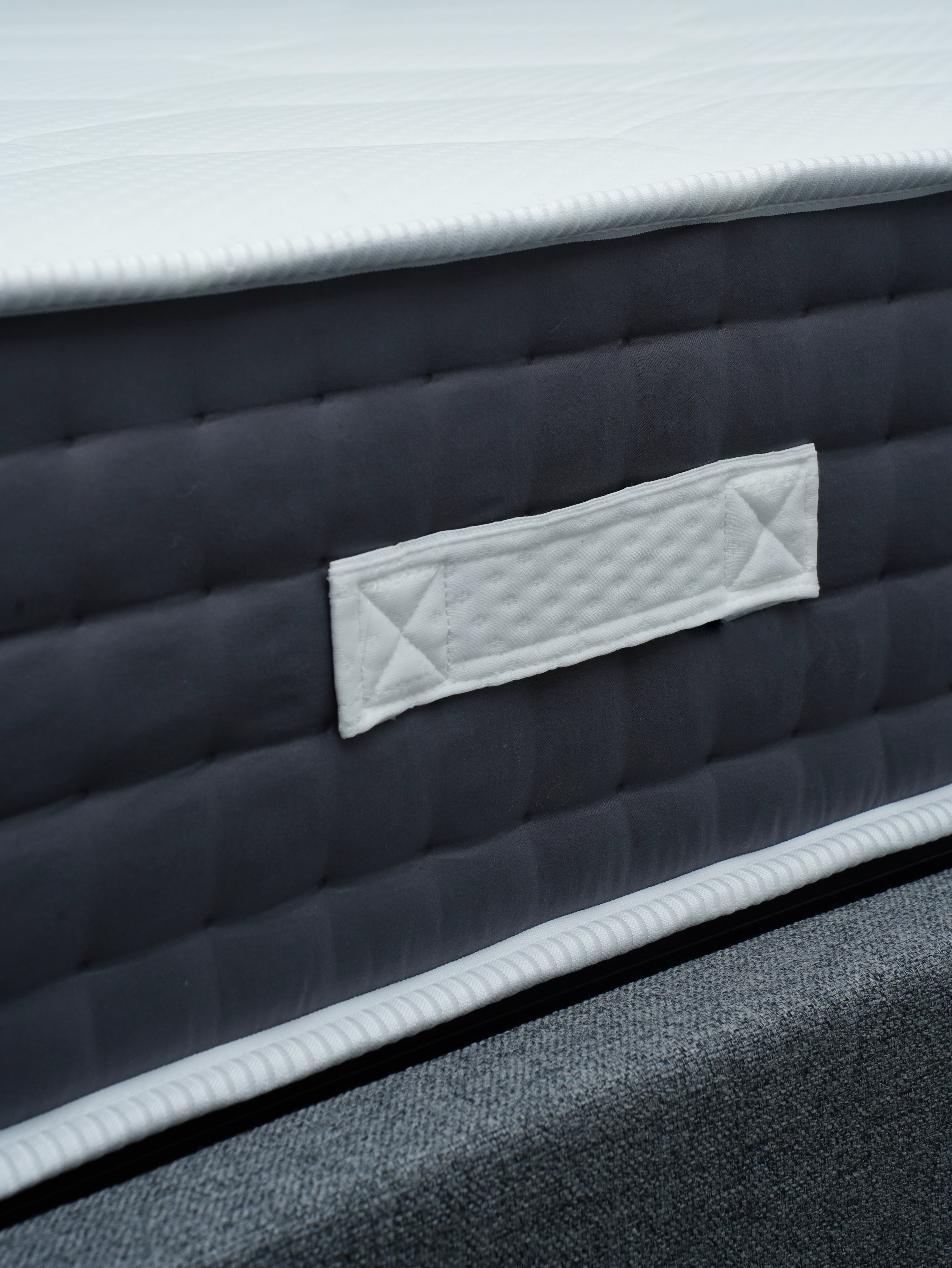 Materasso "Strong" Rigido ad Alte Prestazioni per un Sostegno Ergonomico