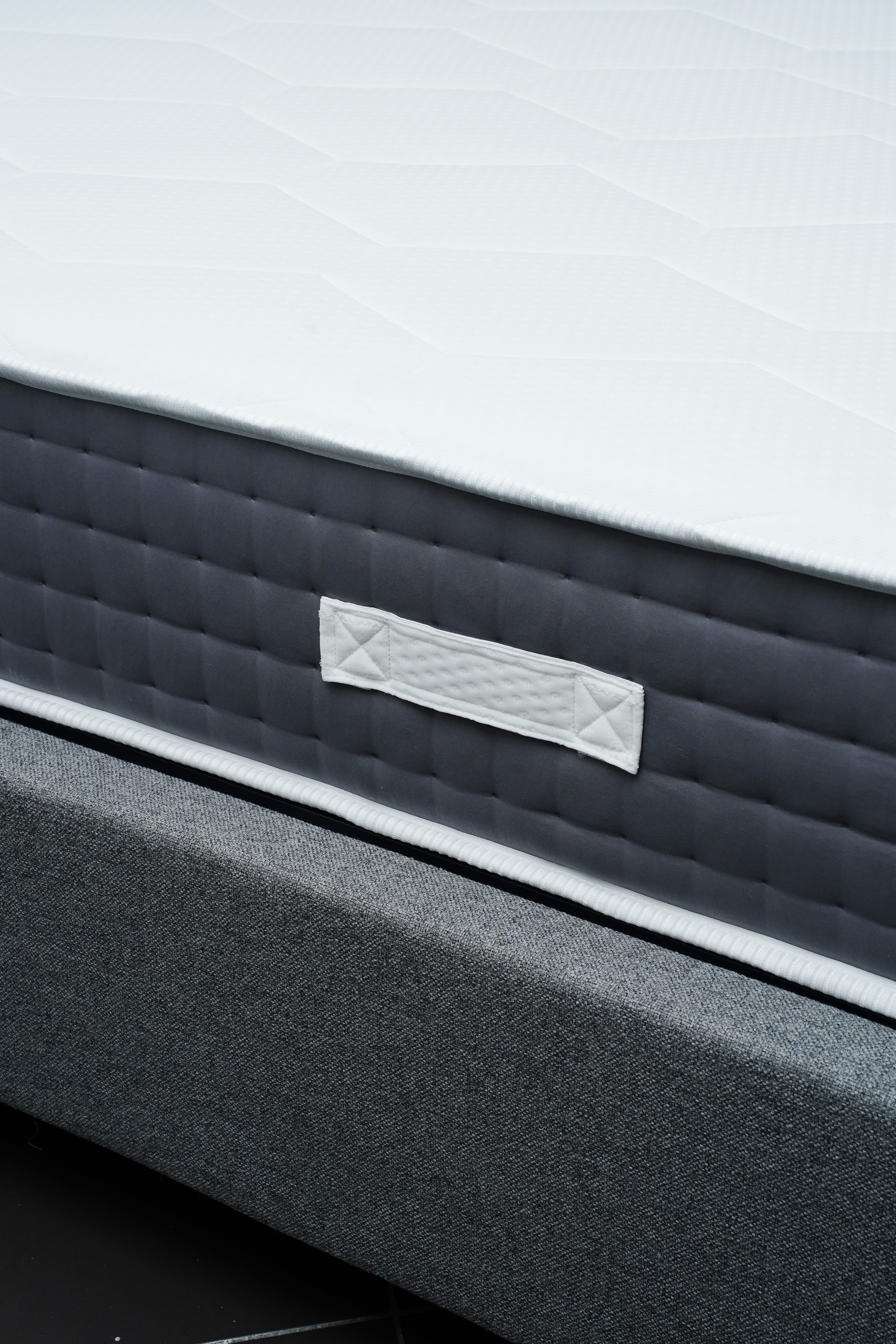 Materasso "Strong" Rigido ad Alte Prestazioni per un Sostegno Ergonomico