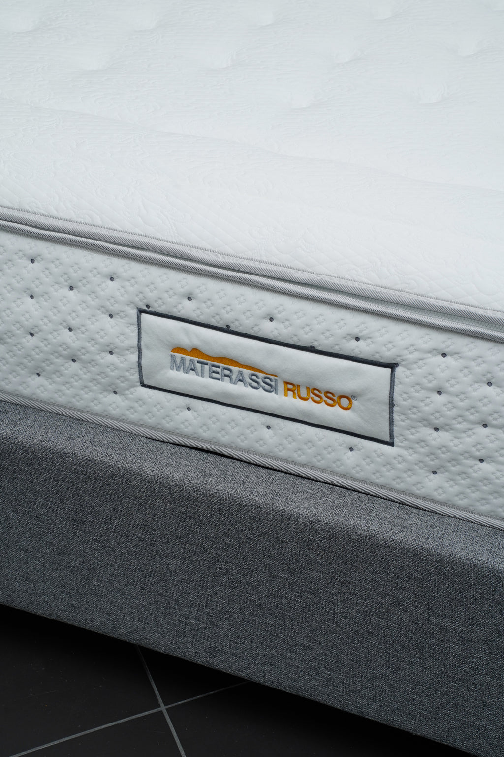 Materasso "Selene" Termofuso Bi-Materiale – Comfort Ergonomico per Tutte le Stagioni