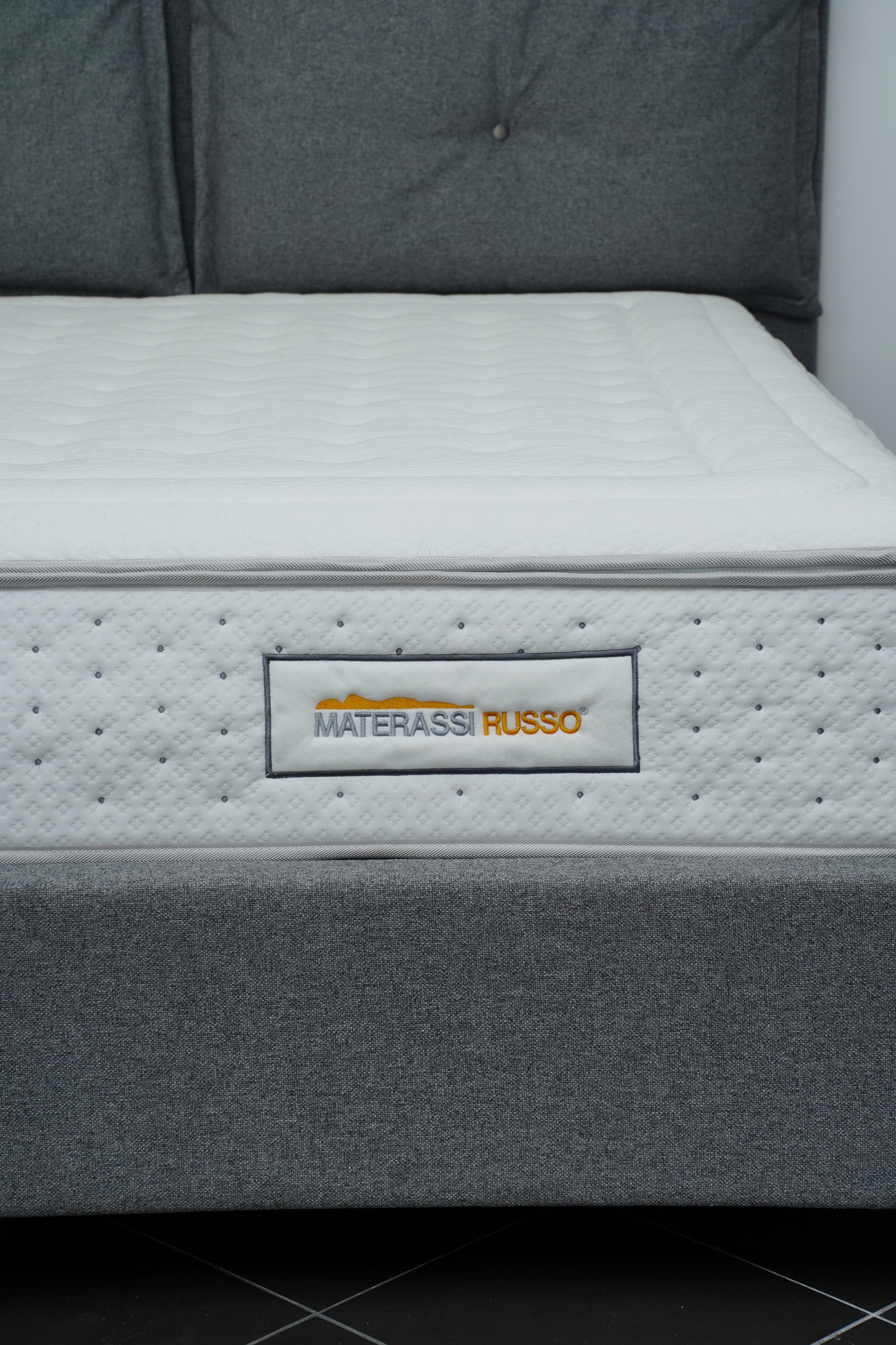 Materasso "Selene" Termofuso Bi-Materiale – Comfort Ergonomico per Tutte le Stagioni