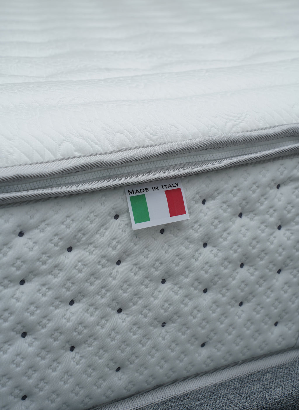 Materasso "Selene" Termofuso Bi-Materiale – Comfort Ergonomico per Tutte le Stagioni